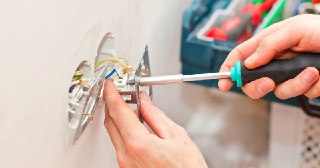 Электромонтажные работы Карпинск цена 471 руб Электрика под ключ
